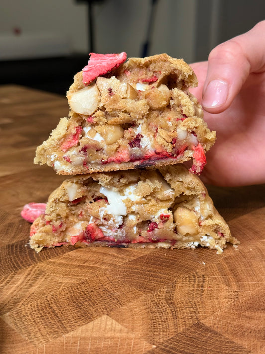 Strawberry Macadamia Grand Cookie