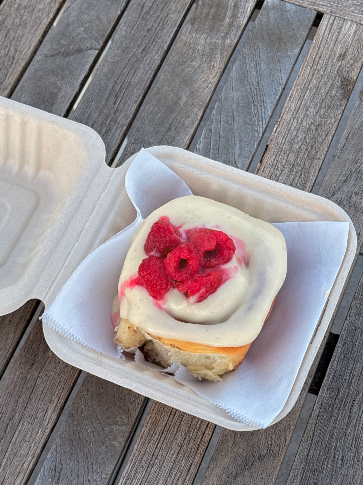 RASPBERRY VANILLA CRÈME ROLL