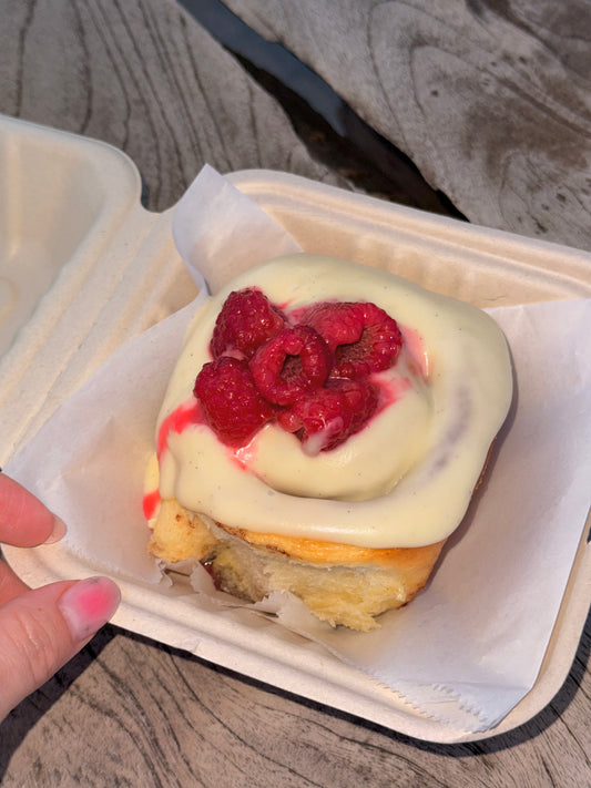 RASPBERRY VANILLA CRÈME ROLL