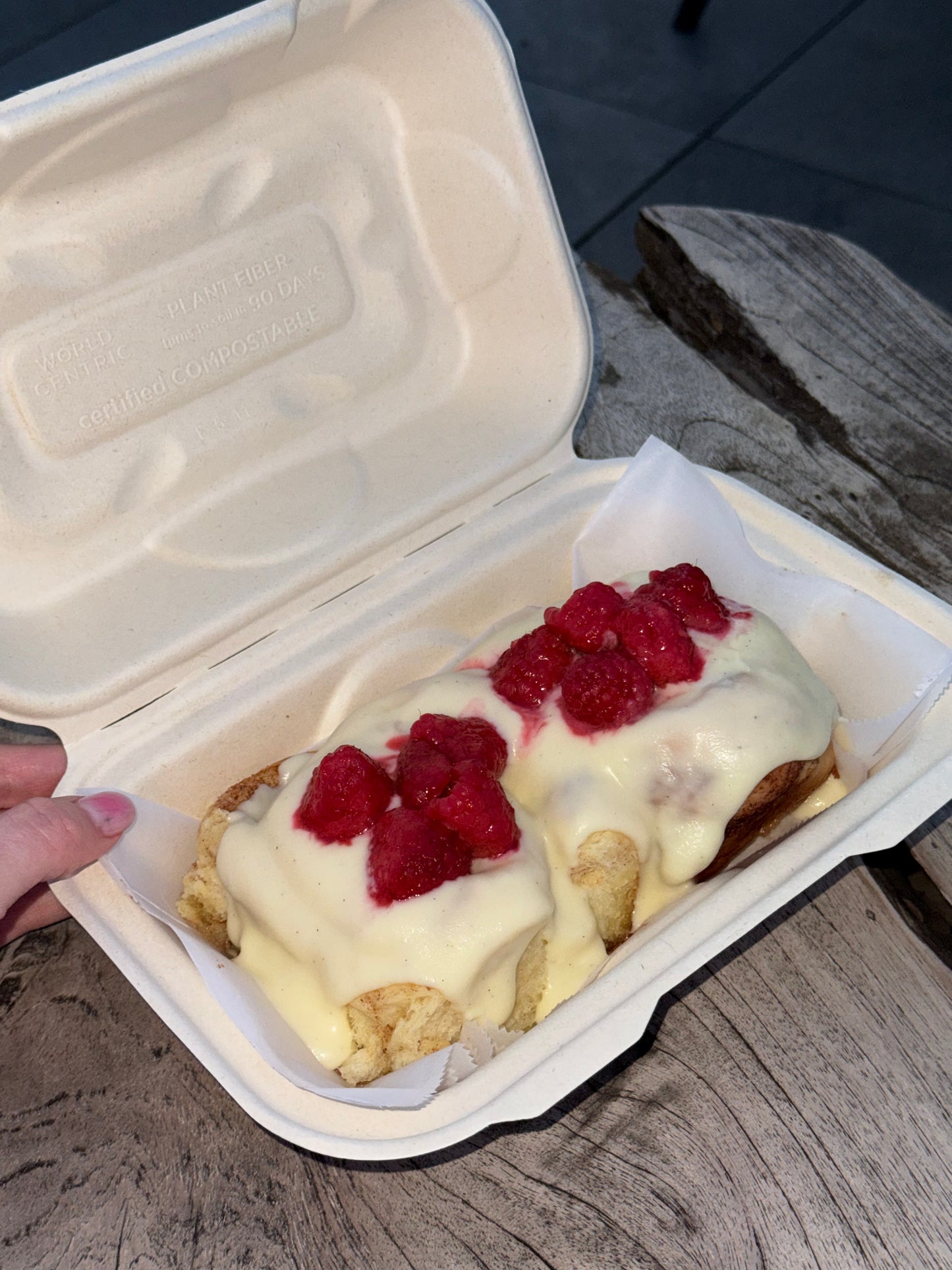 RASPBERRY VANILLA CRÈME ROLL
