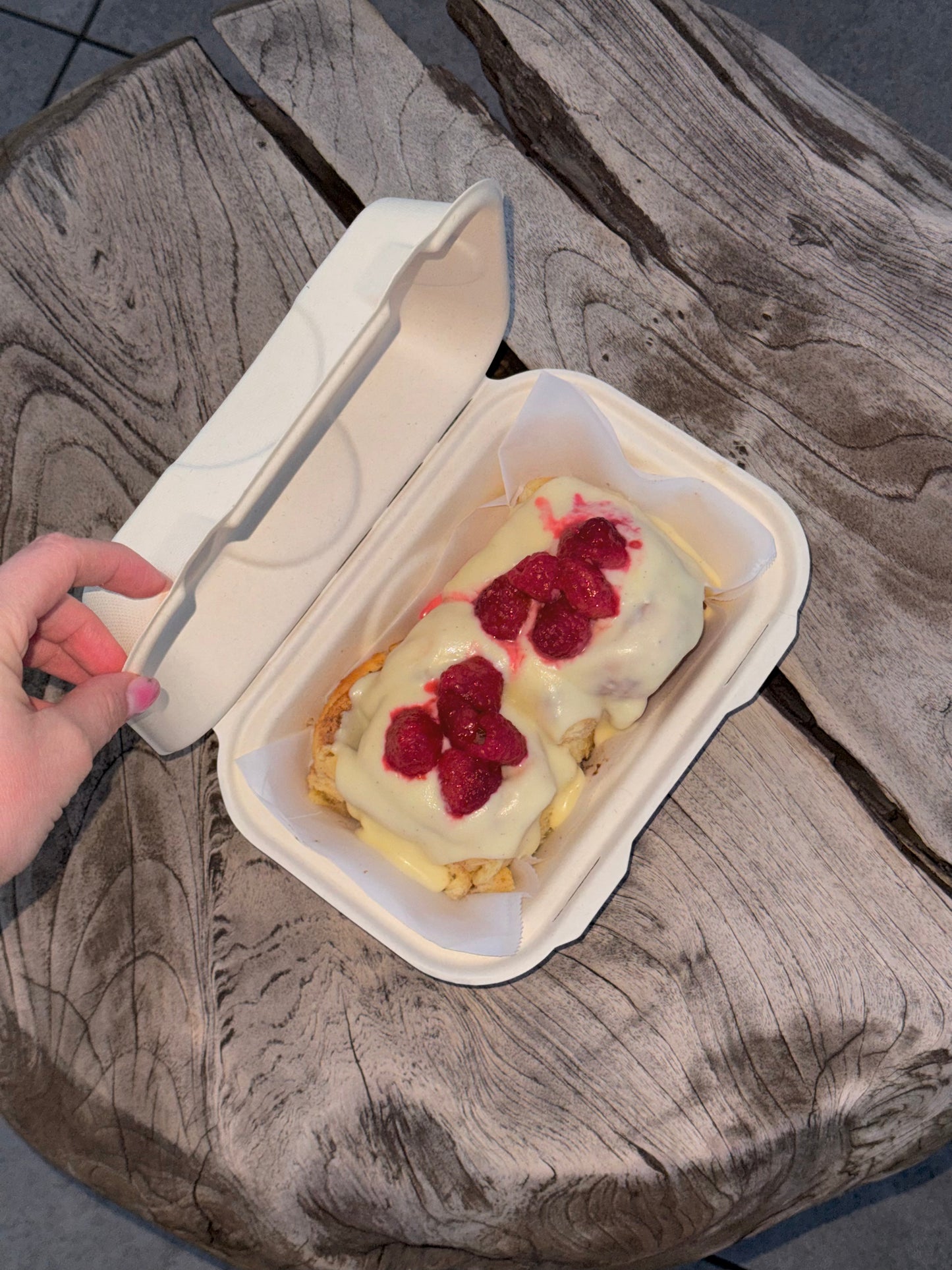 RASPBERRY VANILLA CRÈME ROLL